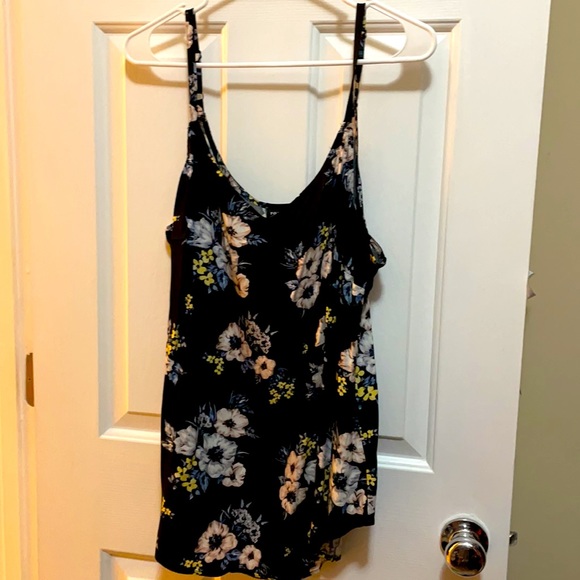 Torrid tank - Picture 2 of 2